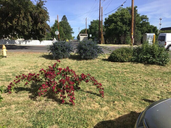 Building Photo - 101 W Main St