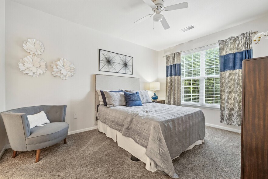 Building Photo - Riverchase Apartments