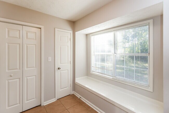 Building Photo - 3810 Greenbrook Dr