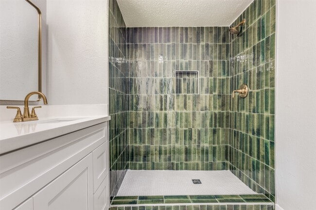 Building Photo - 10816 Briar Forest Dr
