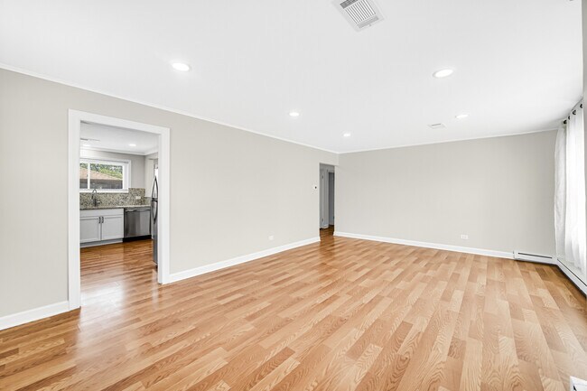 Building Photo - 1047 W Villa Dr