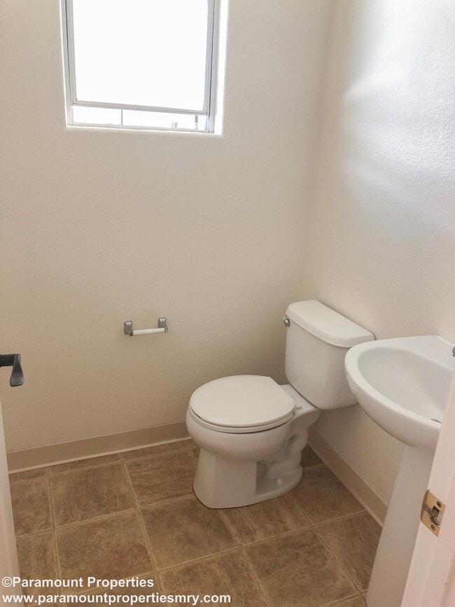 Building Photo - 279 Azalea Pl