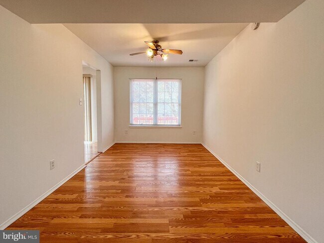 Building Photo - 19920 Waterloo Ct