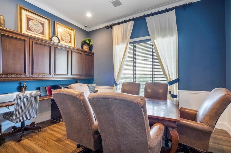 Building Photo - 6851 SW 44th St