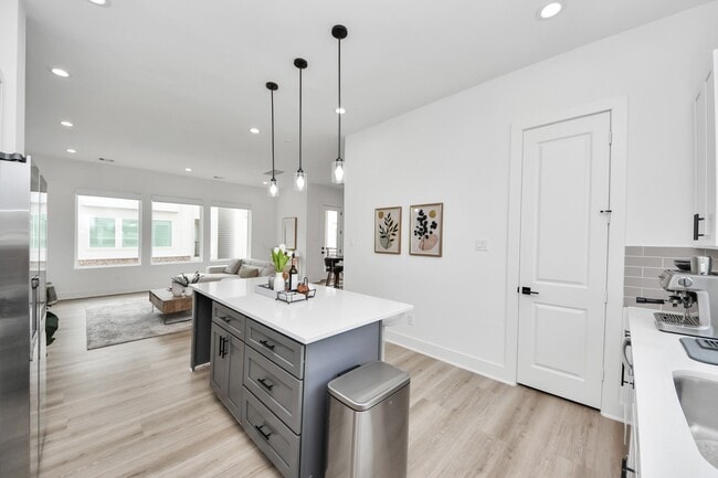 Building Photo - 8320 Brecha Ln