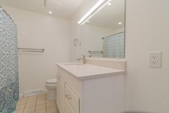 Building Photo - 2 Pine Grove Dr
