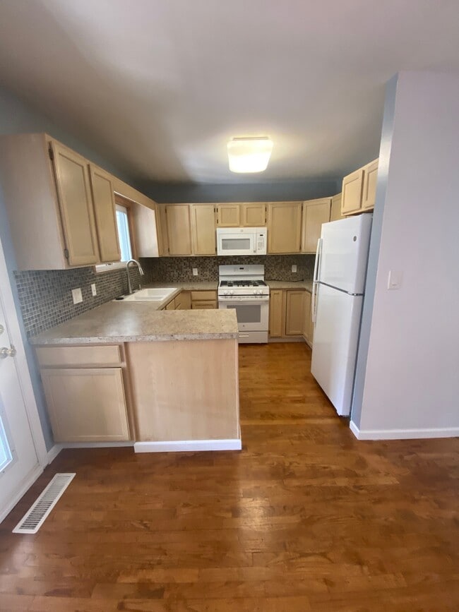 Building Photo - 3634 Roosevelt Cir