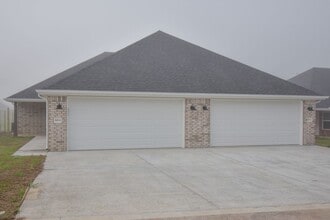 Building Photo - 3 Bedroom 2 Bath Duplex in Prairie Grove!!