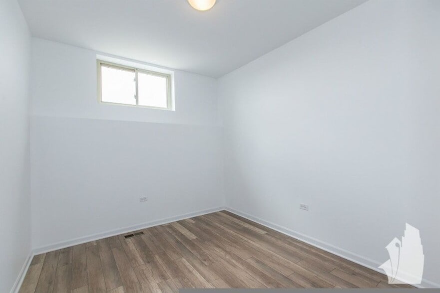 Building Photo - 2700 W North Ave