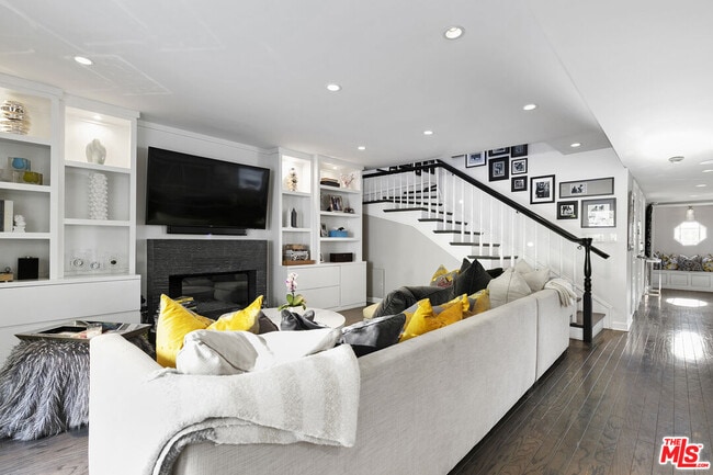 Building Photo - 5176 Don Pio Dr