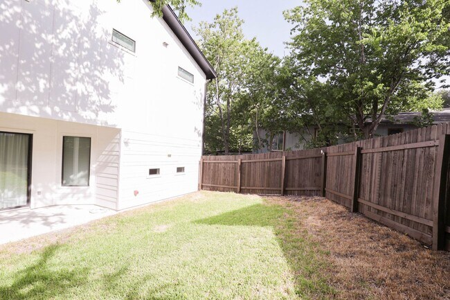 Building Photo - 1309 Cometa St
