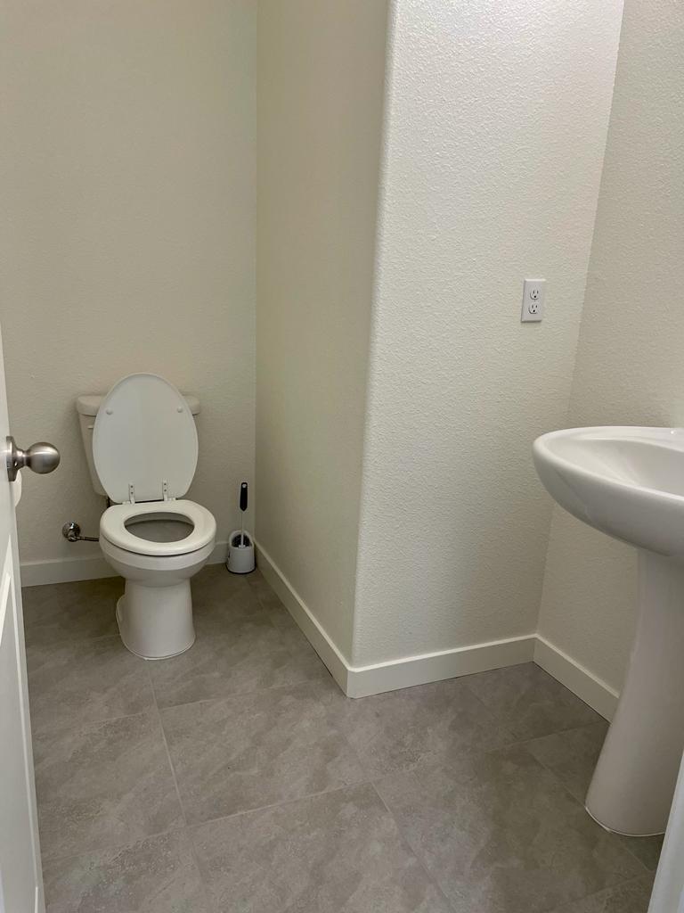 Shared Bathroom - 368 Shafer Ave