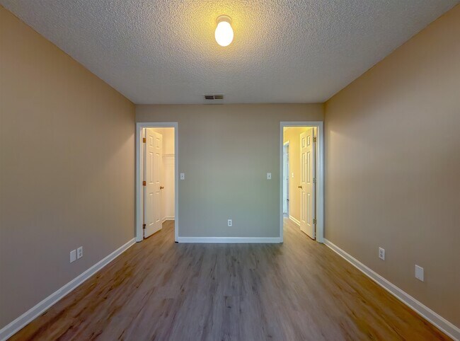 Building Photo - 2415 Talco Hills Dr