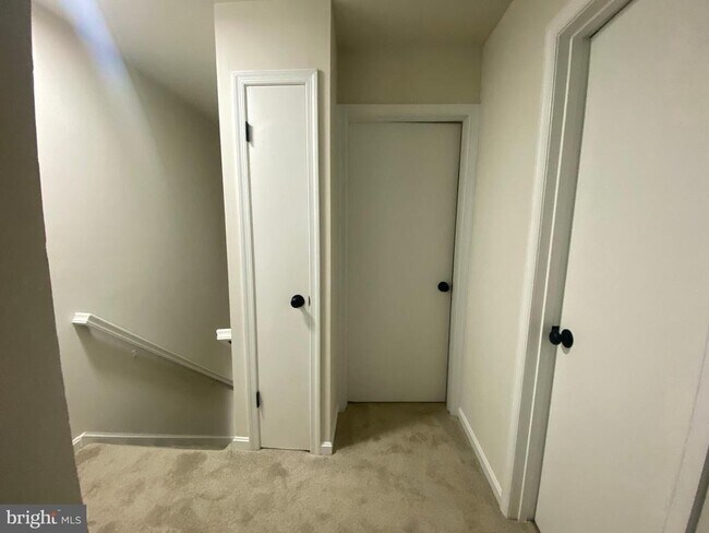 Building Photo - 9 Farrell Ln