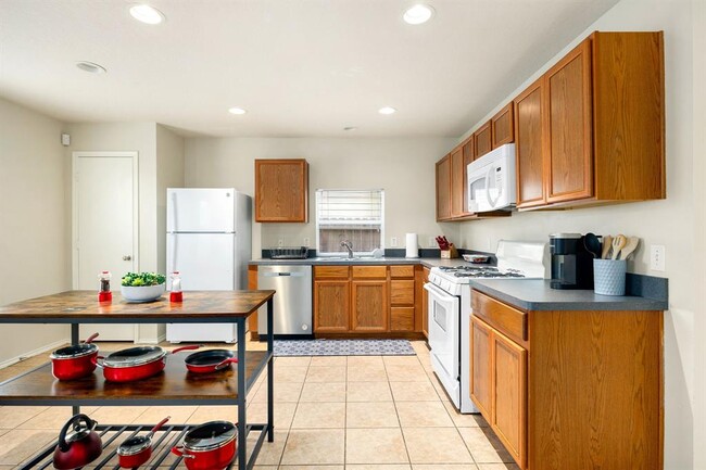 Building Photo - 814 Eagles Glide Dr