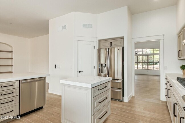 Building Photo - 13761 E Lupine Ave