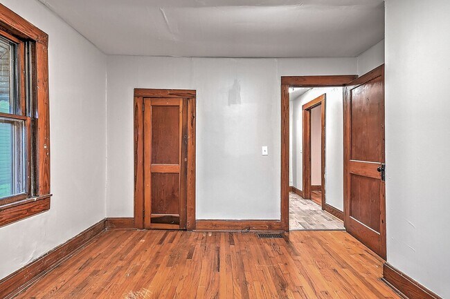 Building Photo - 1630 Park St