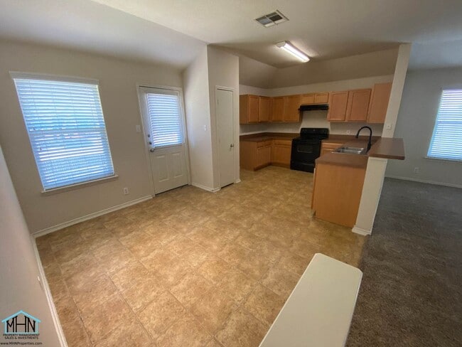 Building Photo - Inviting, Bright, Fresh, and Ready to Welc...