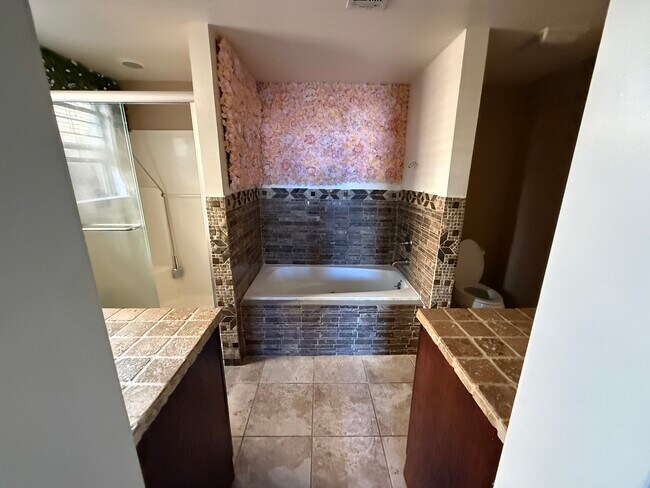 Building Photo - 3833 Corinne Ave