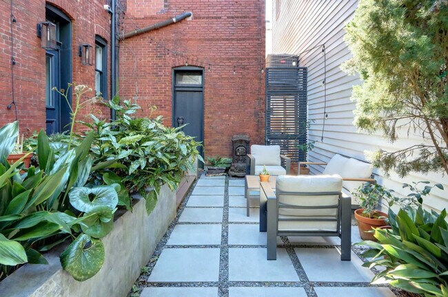 Building Photo - 415 Whitaker St