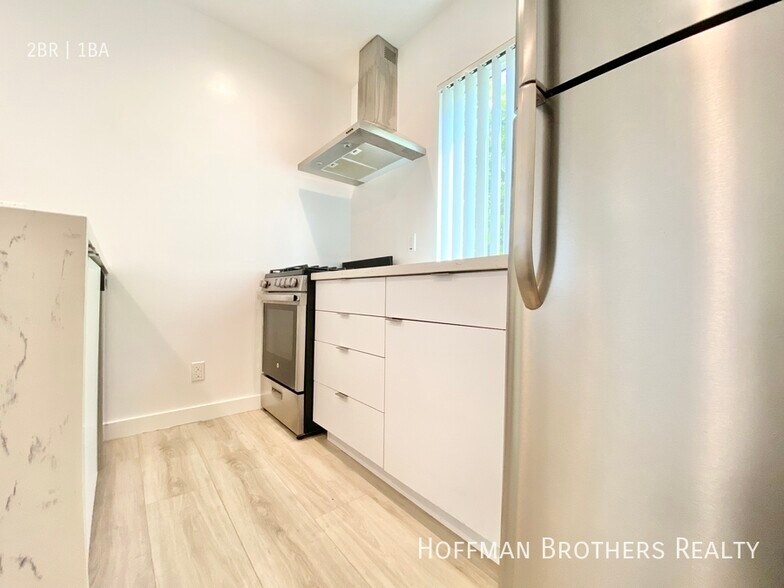 Building Photo - 5732 Aldama St