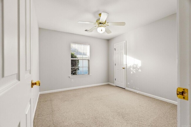Building Photo - 12711 Misty Creek Dr
