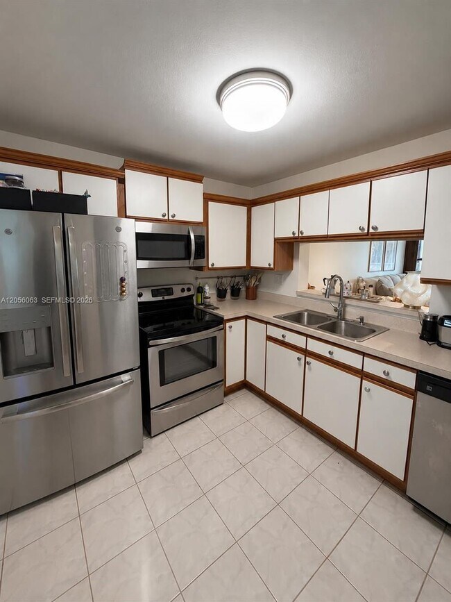 Building Photo - 10875 SW 112th Ave