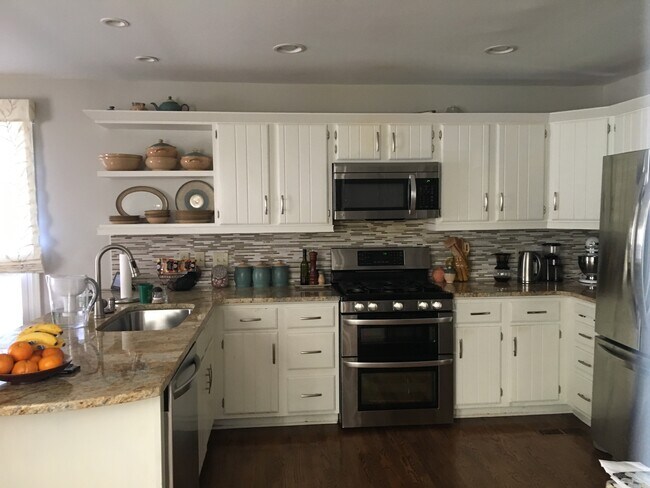 Building Photo - 705 Spring House Circle