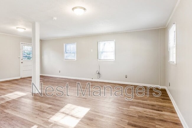 Building Photo - 1089 Essex Pl