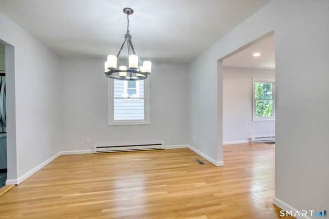 Building Photo - 8 Ridge Pl