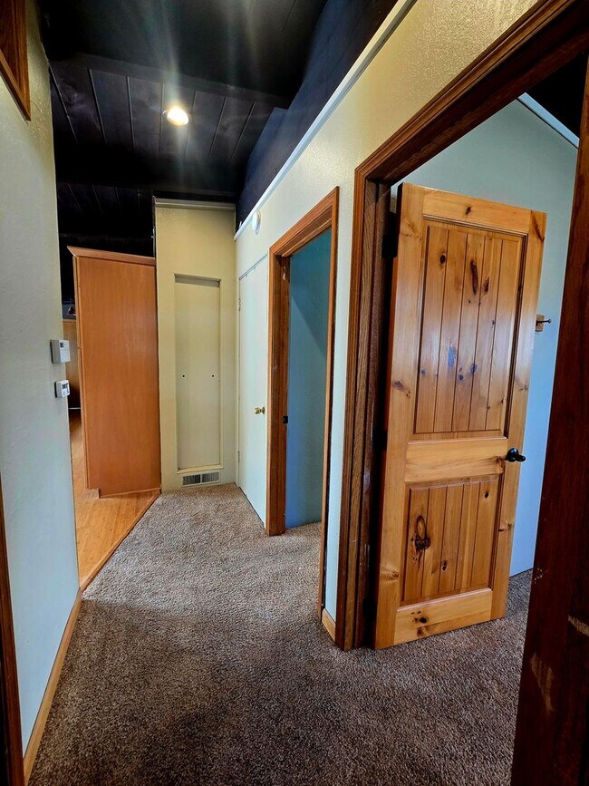 Building Photo - Single Family Home in Mckinleyville!