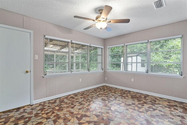 Building Photo - 4721 SW 47th Wy