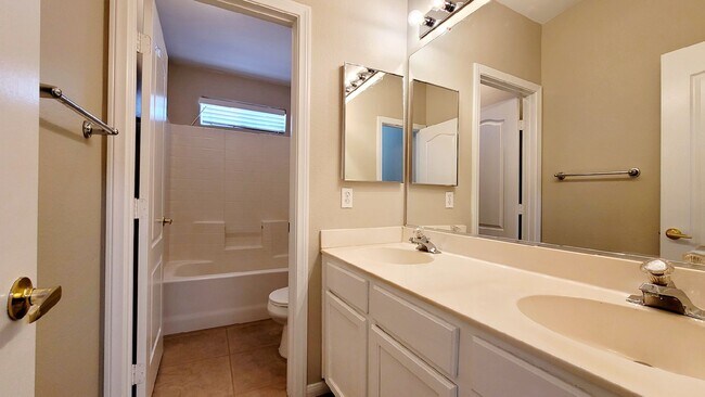 Building Photo - 319 Mulberry Glen Dr