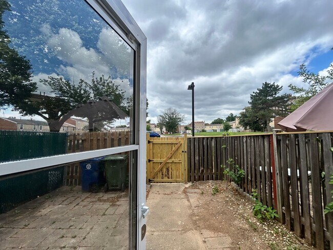 Building Photo - Baltimore - 3 Bedrooms and 1 baths Available!
