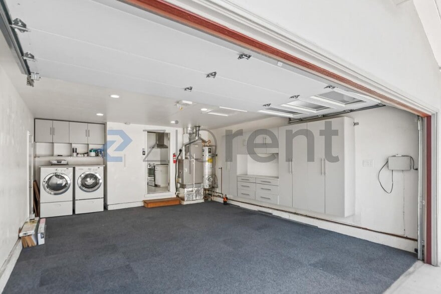 Building Photo - Unit