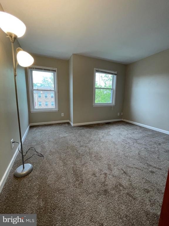 Building Photo - 115 Chaucer Rd
