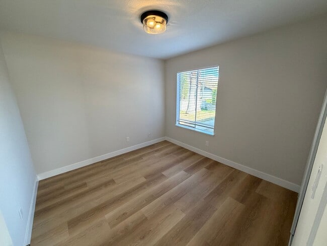 Building Photo - 3 Bed 1 Bath Single Family Home In Pittsburg (Newly Remodeled)