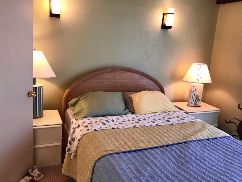 Building Photo - 122 Newport Bay Dr