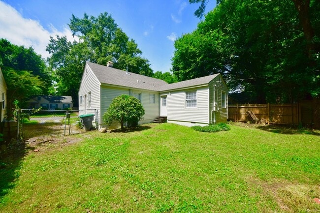 Building Photo - Charming updated 3 bed, 1 bath home near Midtown and Pink Palace.