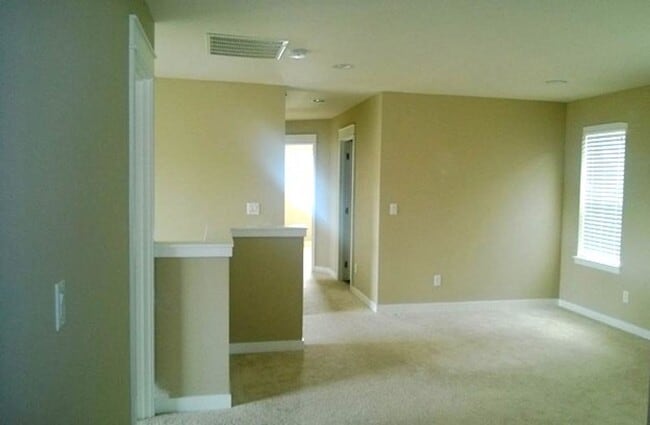 Building Photo - Spacious single family in quiet Lynnwood n...