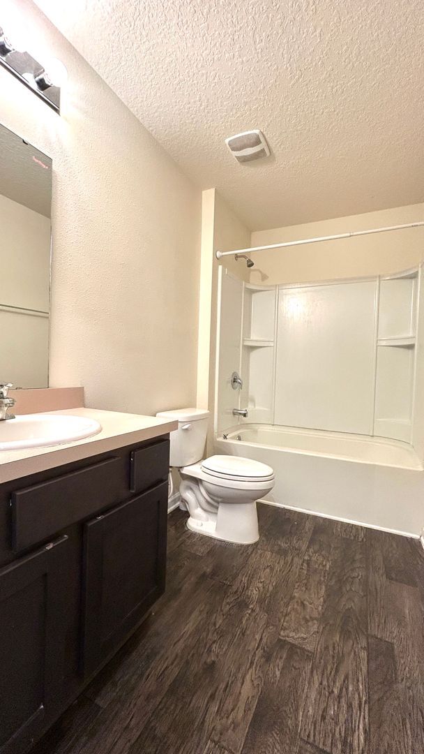 Building Photo - Fabulous 4 Bedroom 2 Bath in Pritchard Point