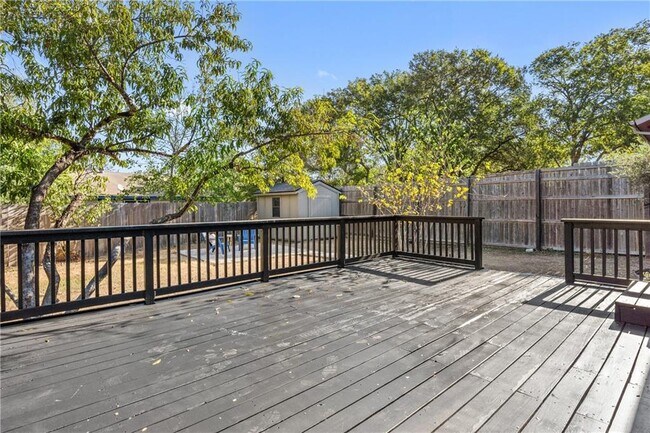 Building Photo - 3808 Leafield Dr