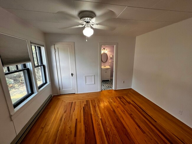 Building Photo - 1613 Hillcrest Dr