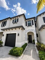 Building Photo - 452 NW 203rd Ter