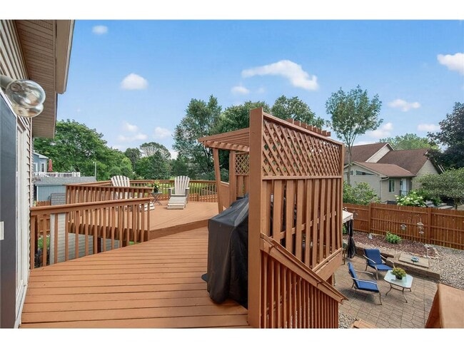 Building Photo - 4133 Sunset Trail N