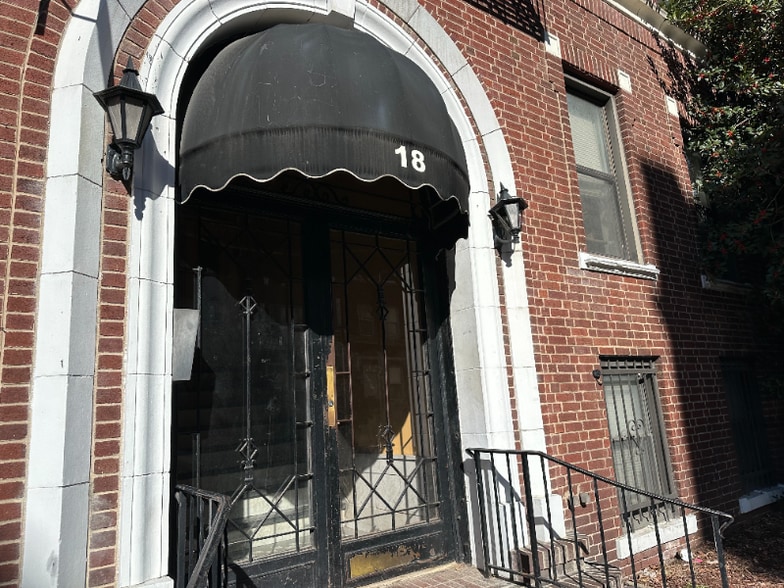 Building Photo - 18 Kensington Ave