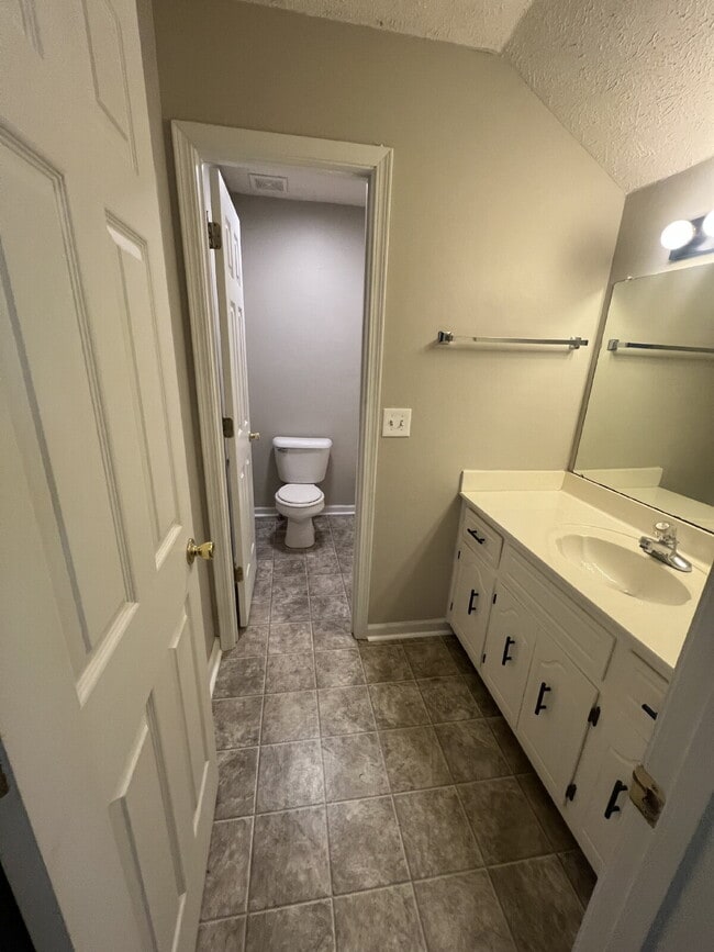 Building Photo - 3440 Sandpiper Dr