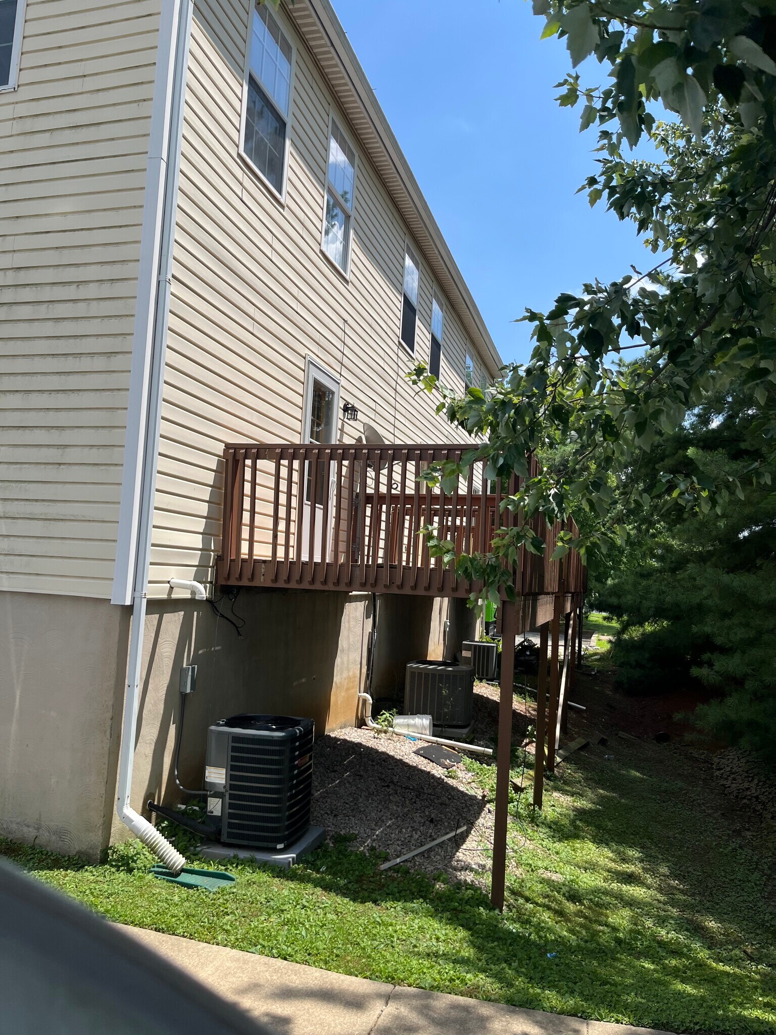 Building Photo - 102 Gateway Dr