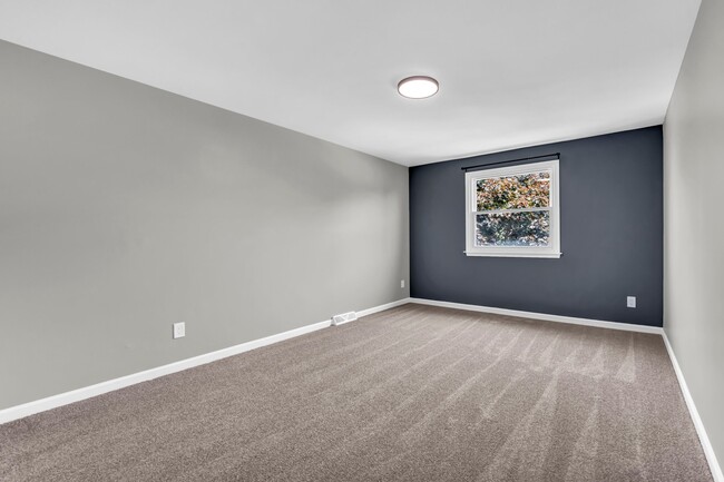 Building Photo - 52 Sebring Dr