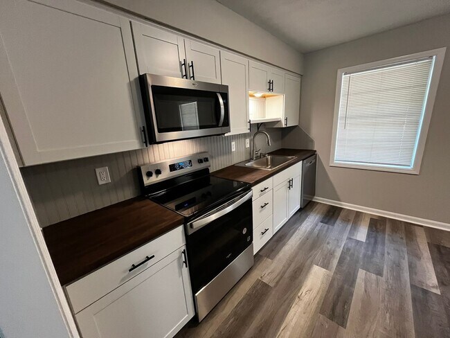 Building Photo - New On the Market!